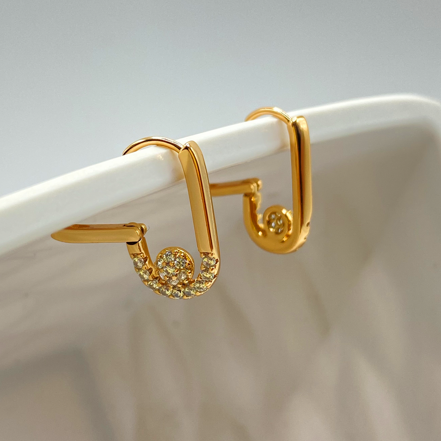 Huggie clip con zirconia