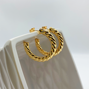 Arracada Glamour Dourado Chill