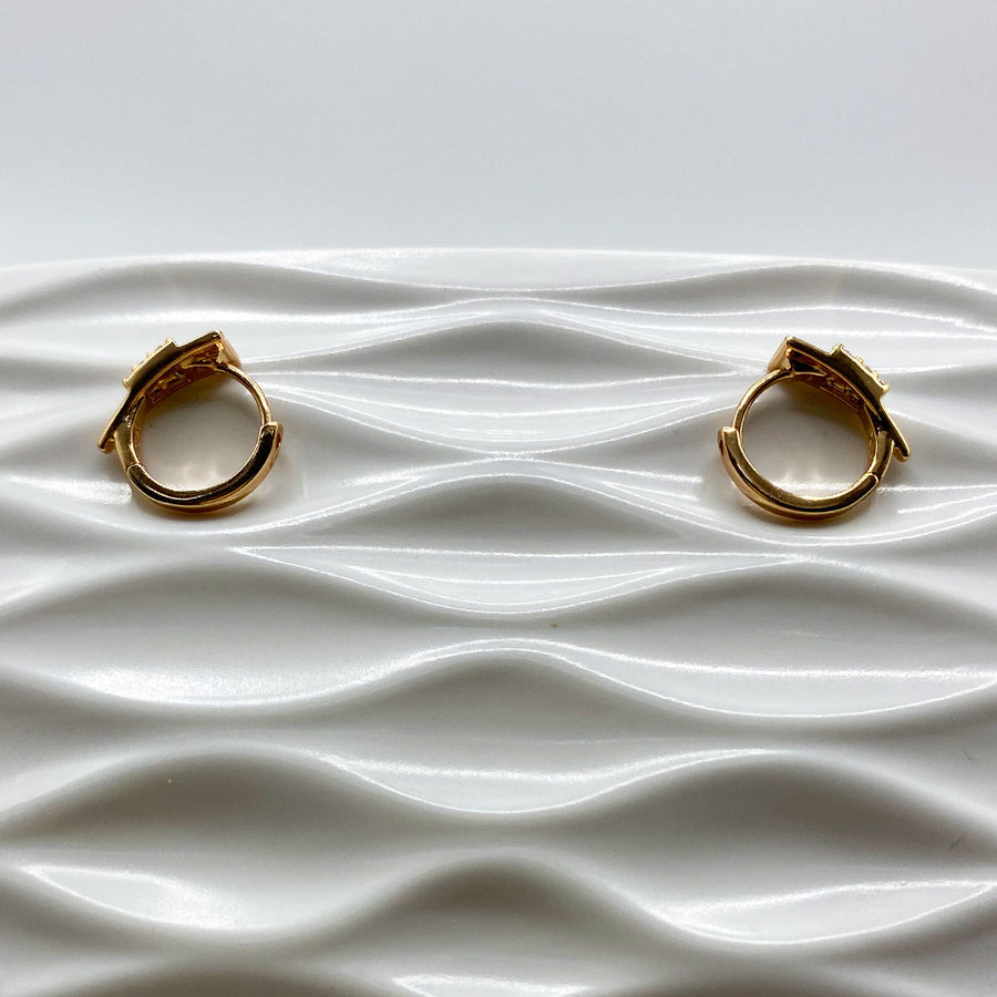 Huggie Triangulo Invertido