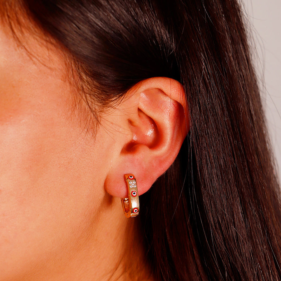 Huggie Alargado Red Evil Eye