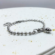 Pulsera Elabones & Perlas Plateada