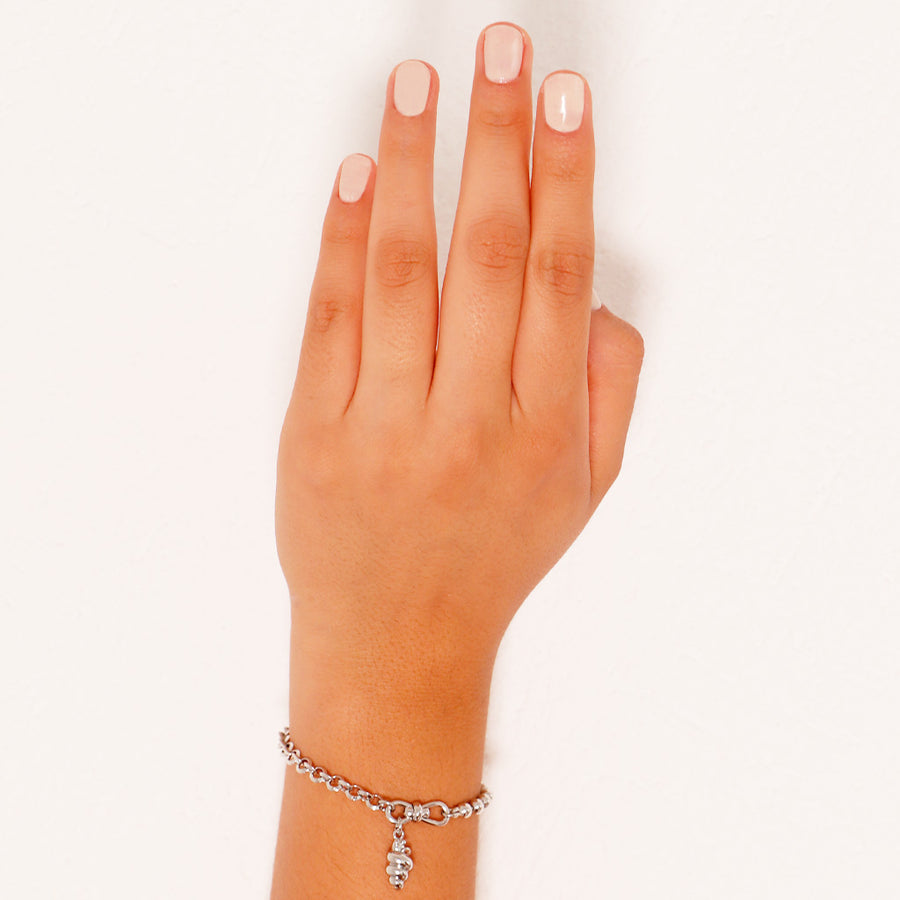 Pulsera Elabones & Perlas Plateada