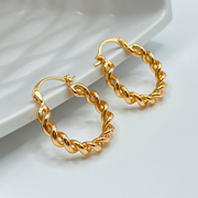 Arracada crooked lines