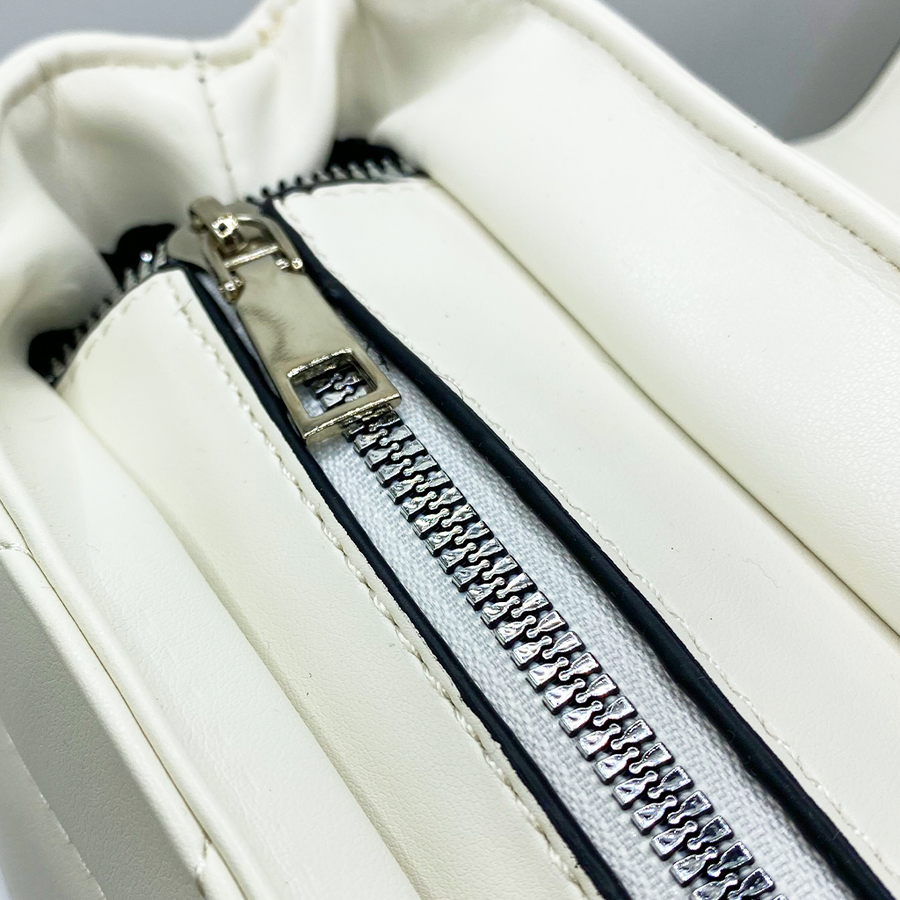 Chain quilted bag - Bolso acolchado con cadena