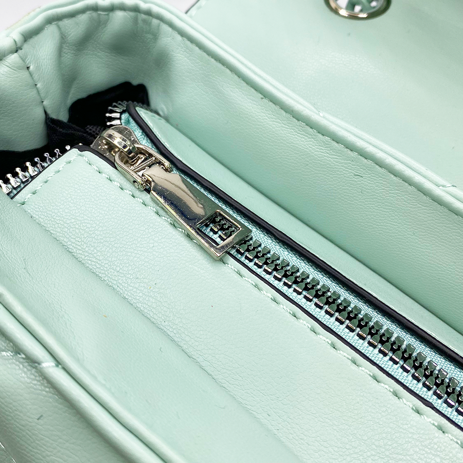 Chain quilted bag - Bolso acolchado con cadena