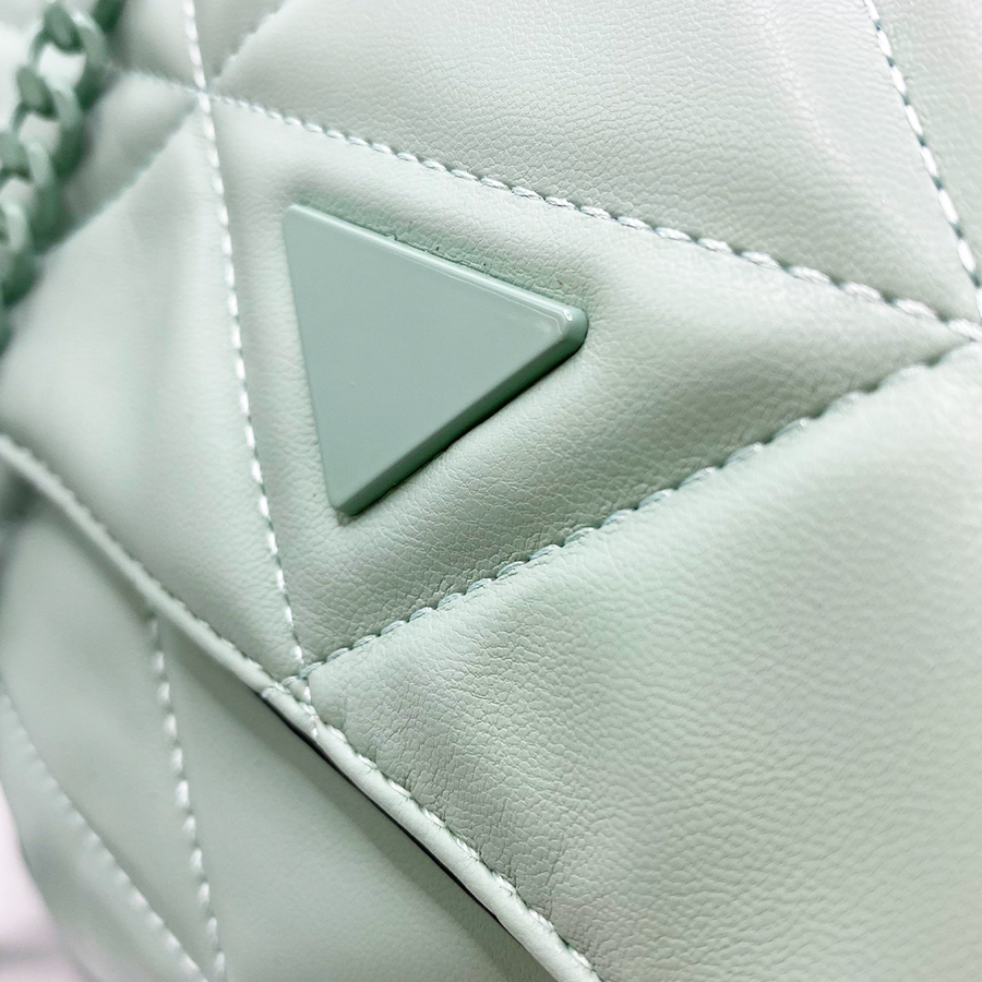 Chain quilted bag - Bolso acolchado con cadena