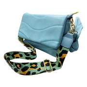 Quilted bag - Bolso acolchado con correa animal print