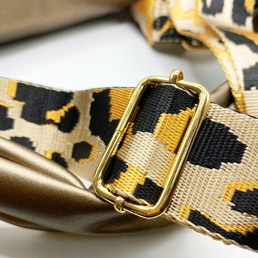 Quilted bag - Bolso acolchado con correa animal print