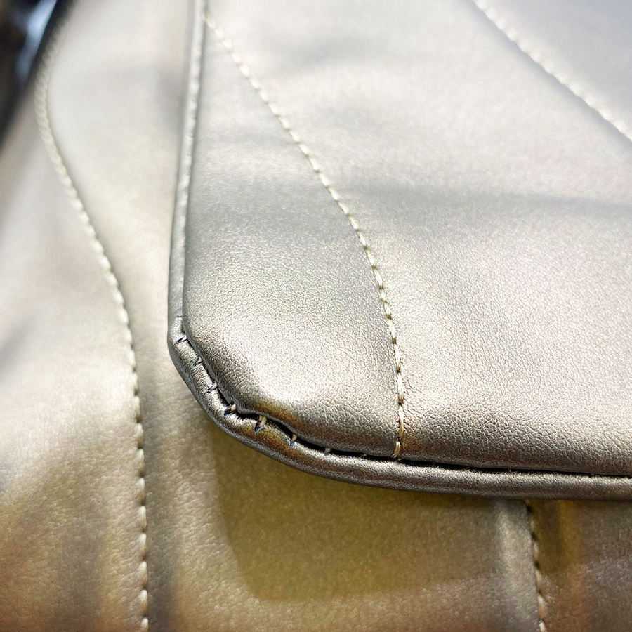 Quilted bag - Bolso acolchado con correa animal print