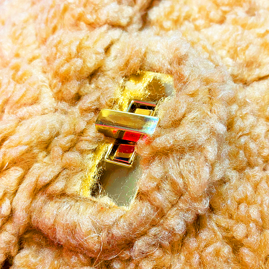 Chain quilted bag - Bolso con lana de peluche