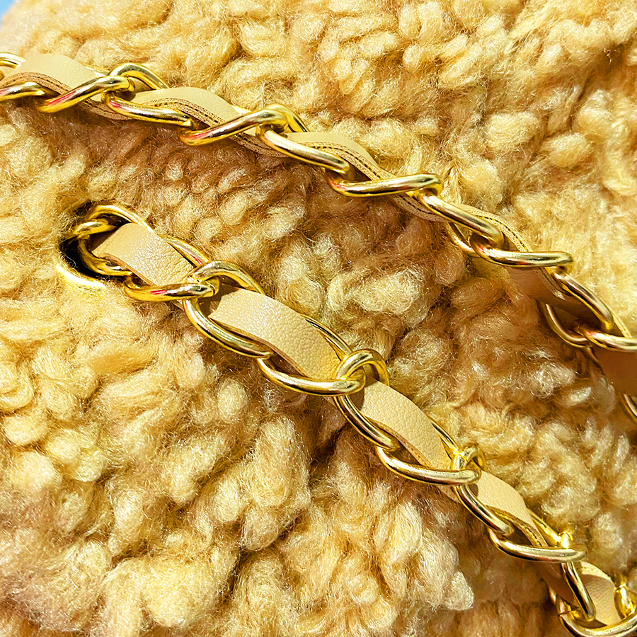 Chain quilted bag - Bolso con lana de peluche